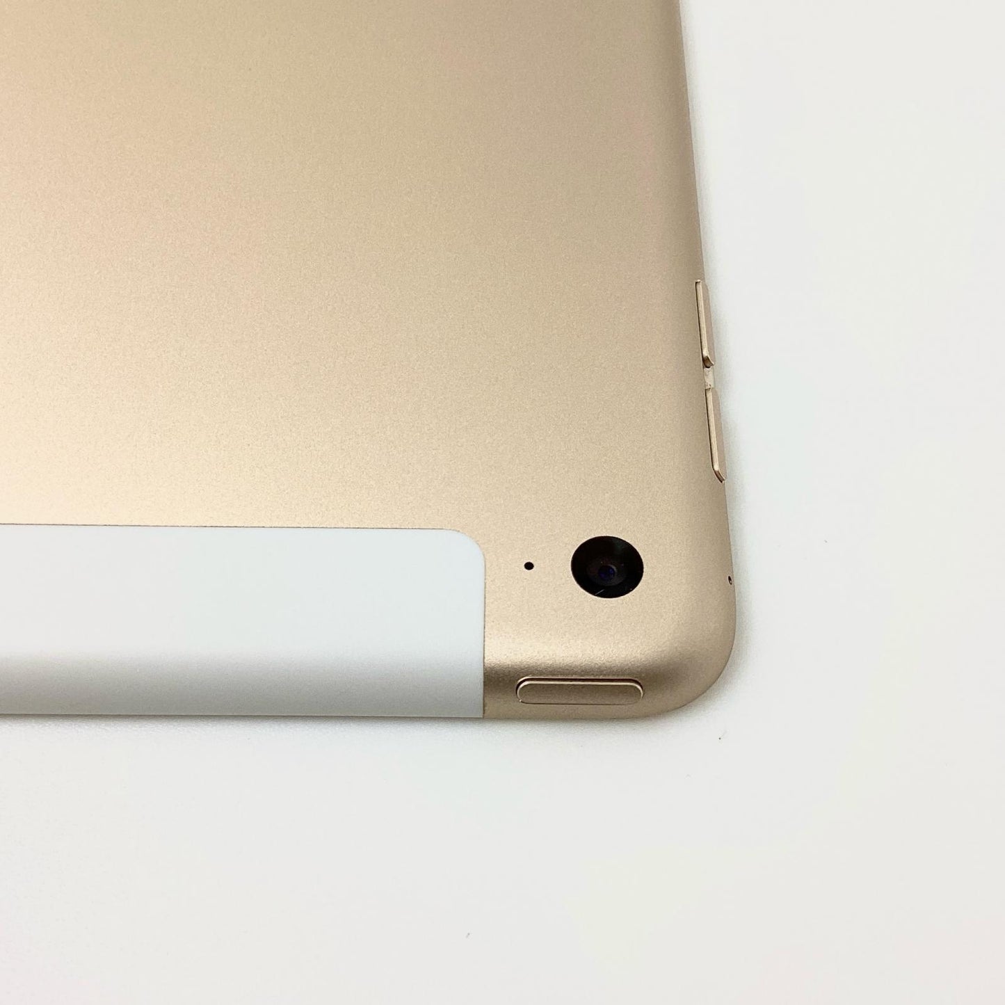 【全額返金保証】【最速発送】Apple iPad Air 第2世代 32GB ゴールド WiFi+Cellular docomo 白ロム 動作確認済