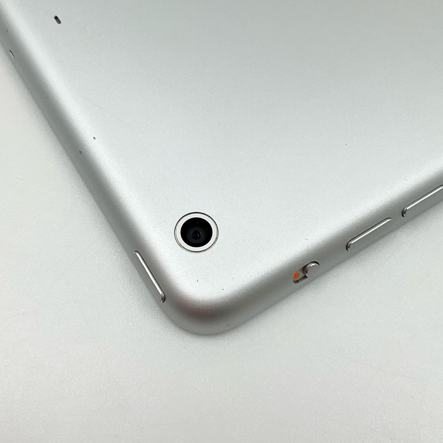 【全額返金保証】【最速発送】Apple iPad mini 7.9インチ 第2世代 16GB シルバー Wi-Fi 動作確認済