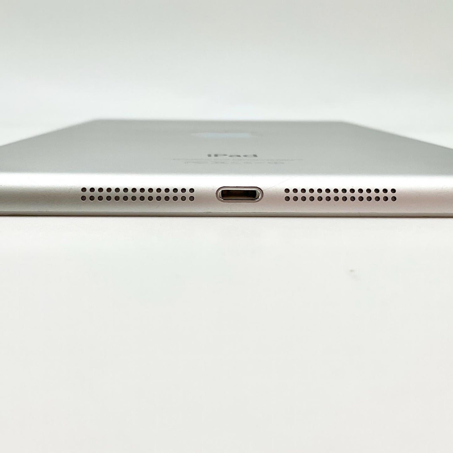 【全額返金保証】【最速発送】Apple iPad mini 7.9インチ 第2世代 16GB シルバー Wi-Fi 動作確認済