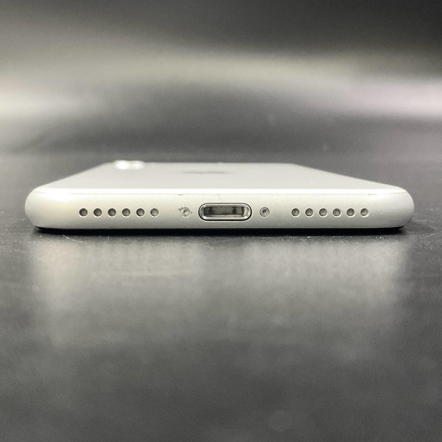 【全額返金保証】【最速発送】Apple iPhone iPhone SE（第2世代） 64GB ホワイト Softbank SIMフリー 白ロム 動作確認済 77%