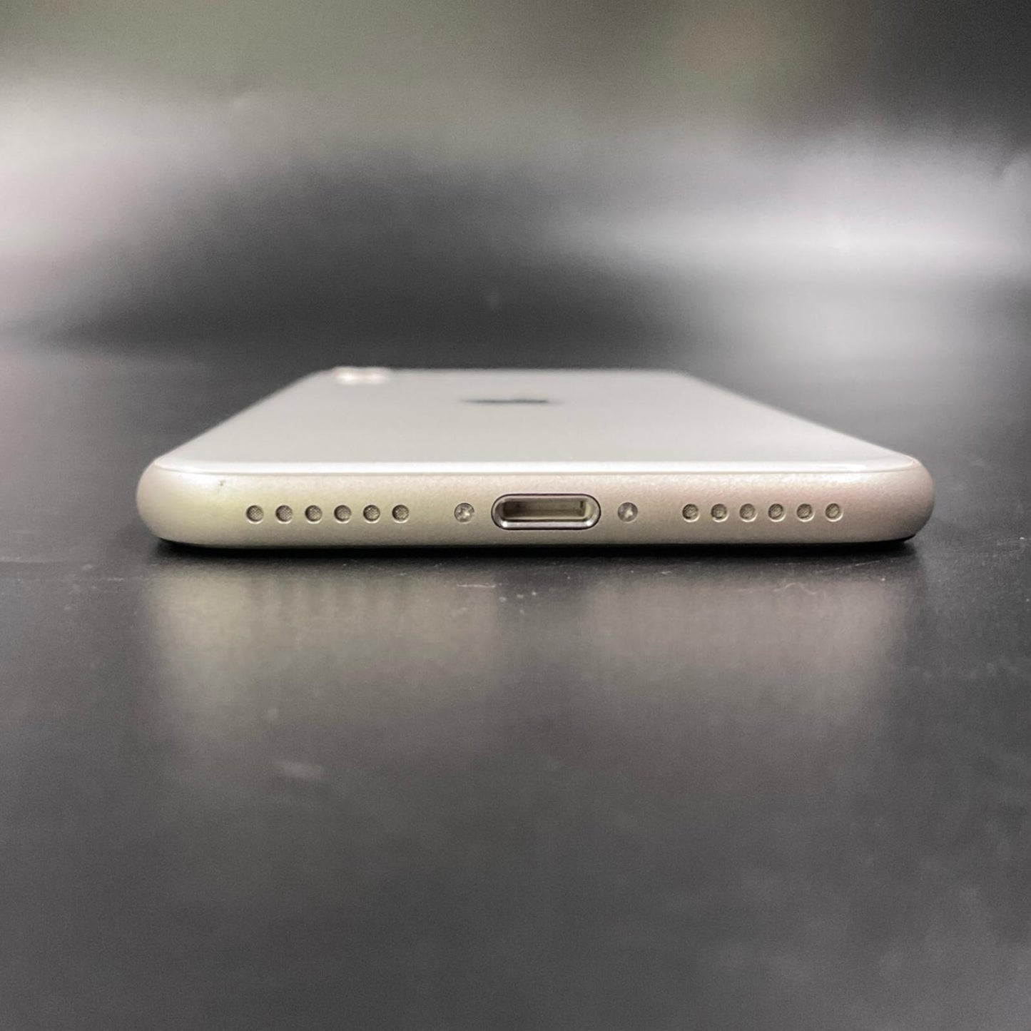【全額返金保証】【最速発送】Apple iPhone iPhone SE（第3世代） 64GB スターライト Softbank SIMフリー 白ロム 美品 動作確認済 96%