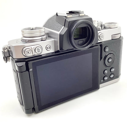 【全額返金保証】【最速発送】Nikon デジタル一眼 Z fc ボディ [シルバー] シルバー 美品 動作確認済