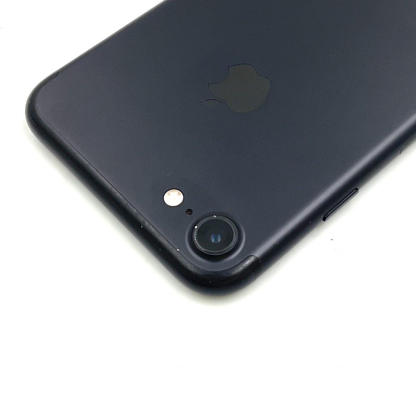 【全額返金保証】【最速発送】Apple iPhone iPhone 7 32GB ブラック au 白ロム 動作確認済 64%