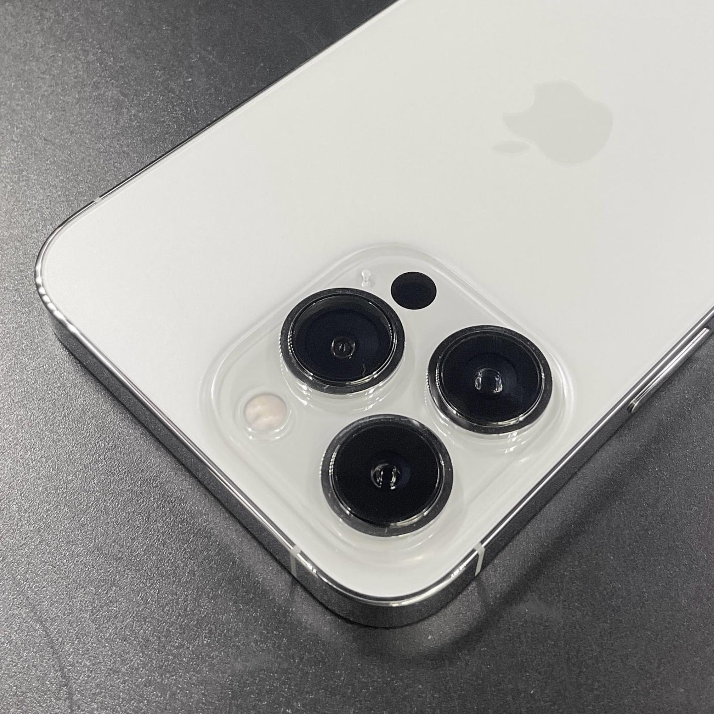 【全額返金保証】【最速発送】Apple iPhone iPhone 13 Pro 256GB シルバー docomo 白ロム 動作確認済 87%