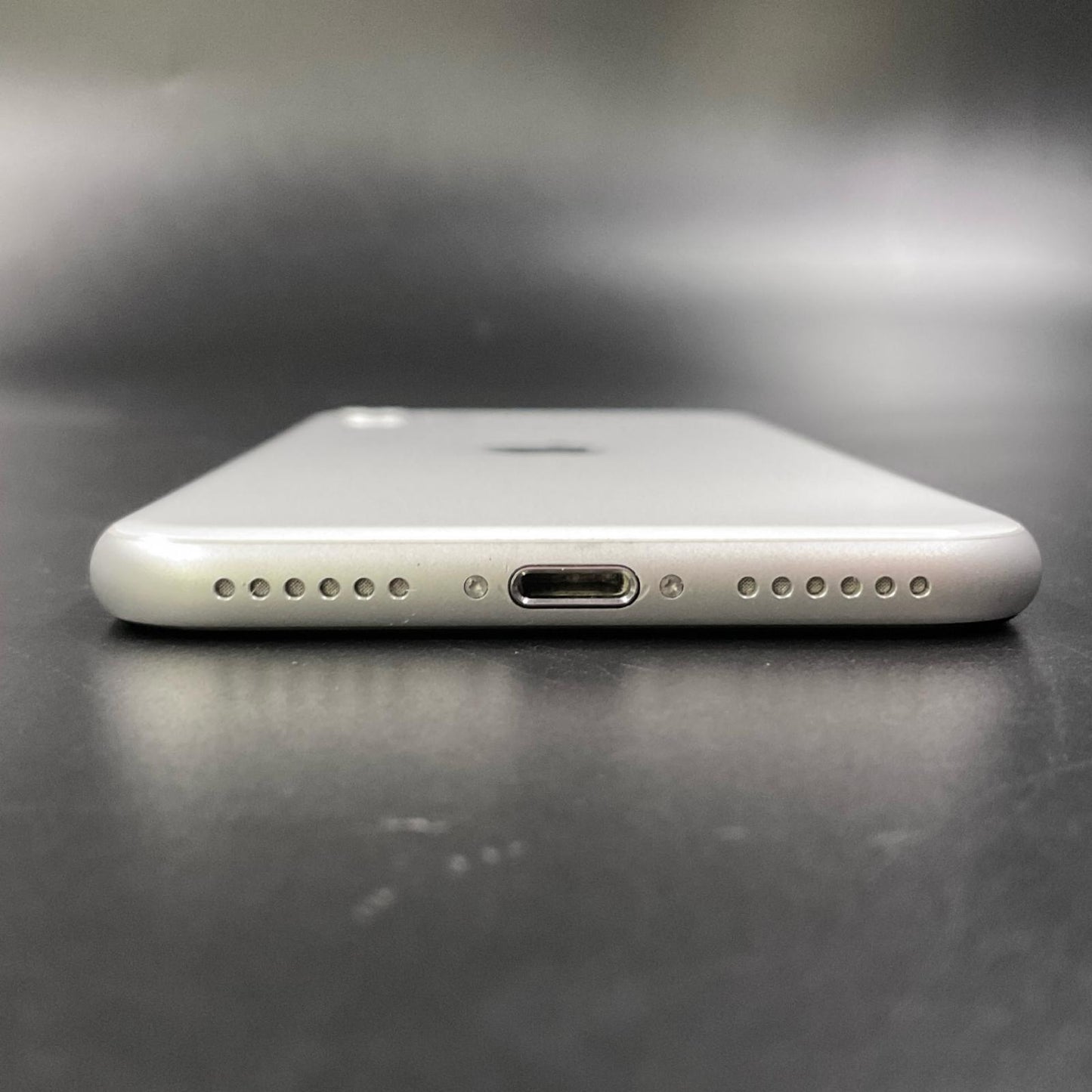 【全額返金保証】【最速発送】Apple iPhone iPhone SE（第2世代） 128GB ホワイト Softbank 白ロム 動作確認済 83%