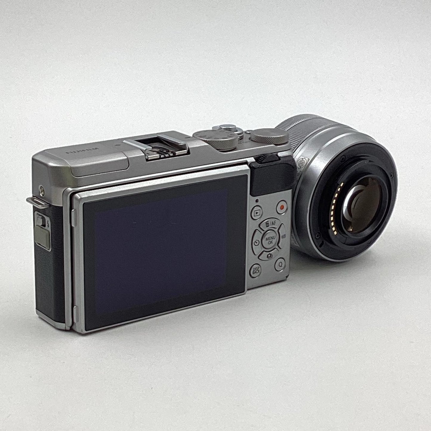 【全額返金保証】【最速発送】FUJIFILM デジタル一眼 X-A5 レンズキット シルバー 美品 動作確認済