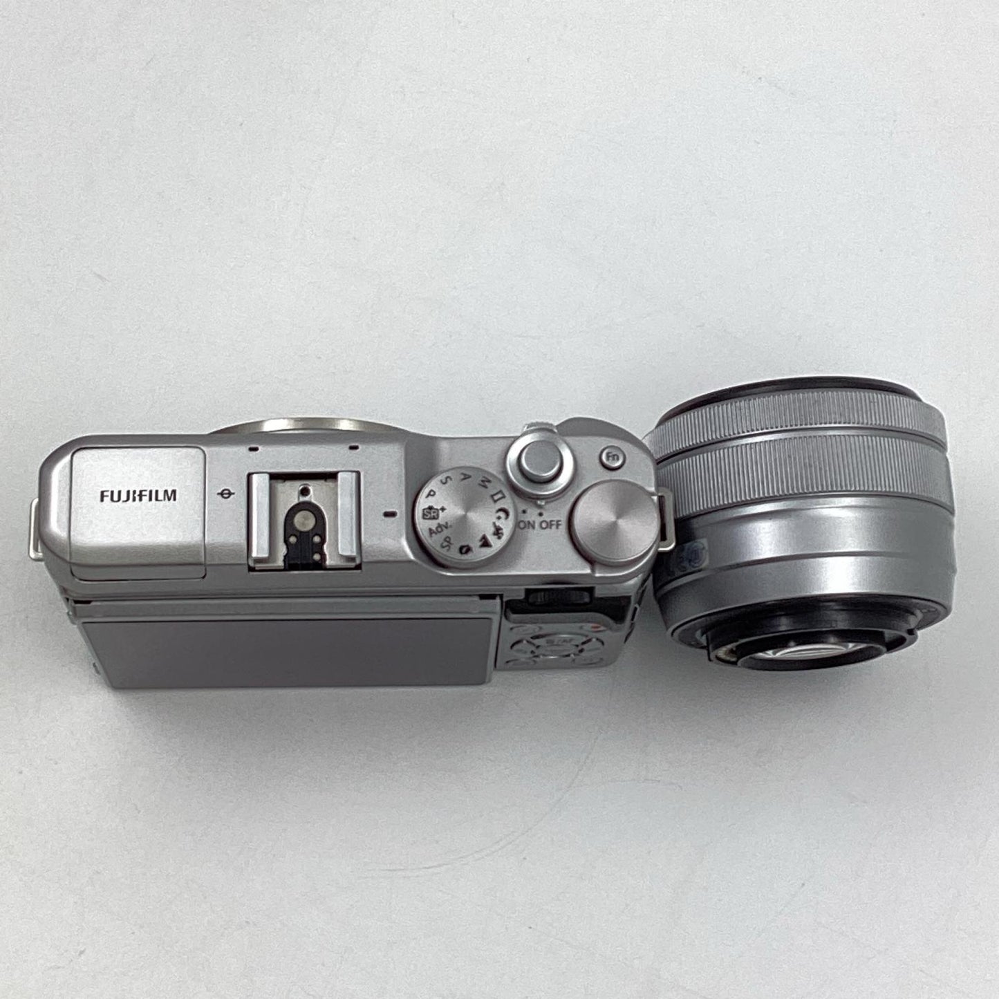 【全額返金保証】【最速発送】FUJIFILM デジタル一眼 X-A5 レンズキット シルバー 美品 動作確認済