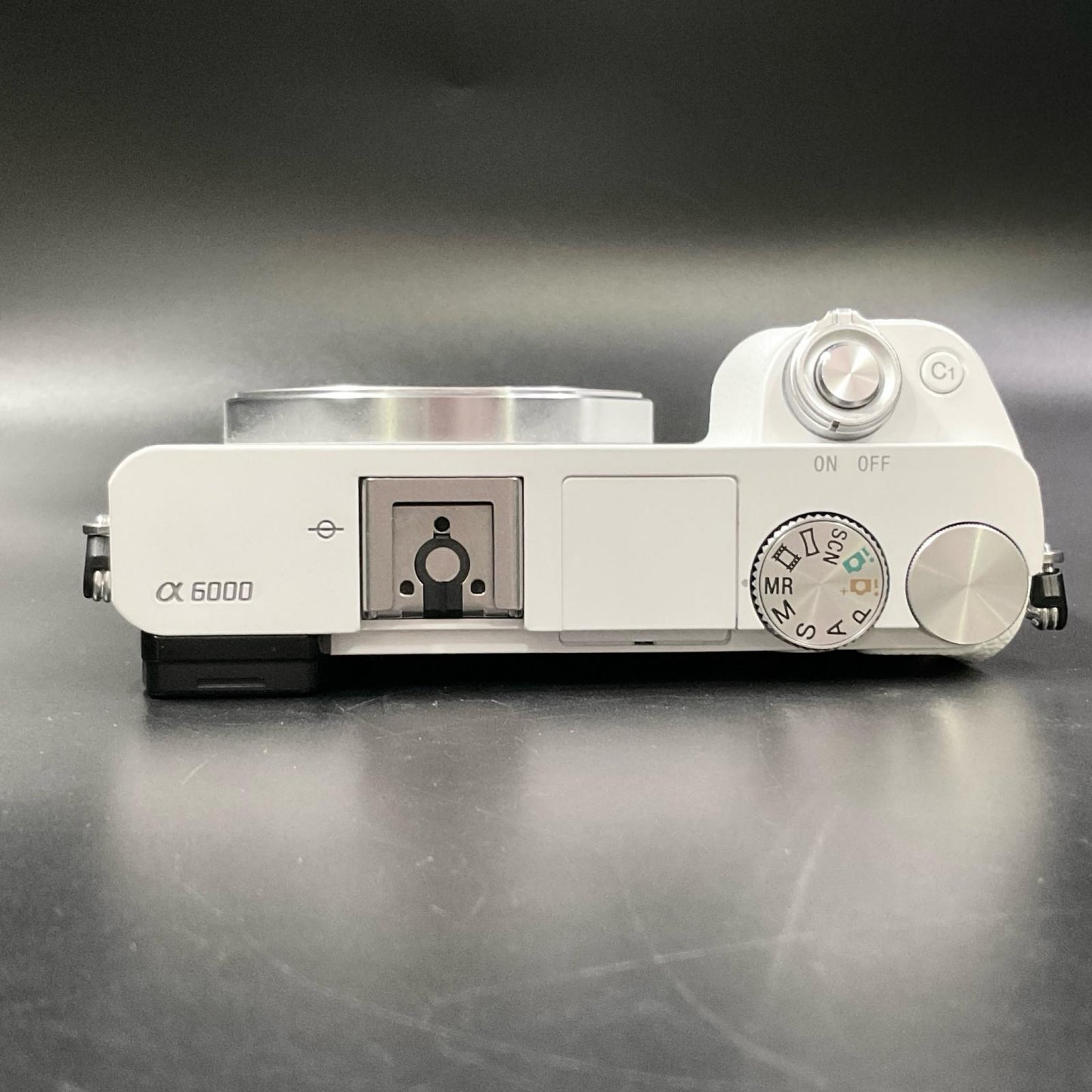 【全額返金保証】【最速発送】Sony デジタル一眼 α6000 ILCE-6000 ボディ ホワイト 美品 動作確認済