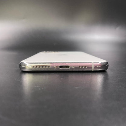 【全額返金保証】【最速発送】Apple iPhone iPhone 11 Pro 64GB シルバー au 白ロム 動作確認済 83.9%