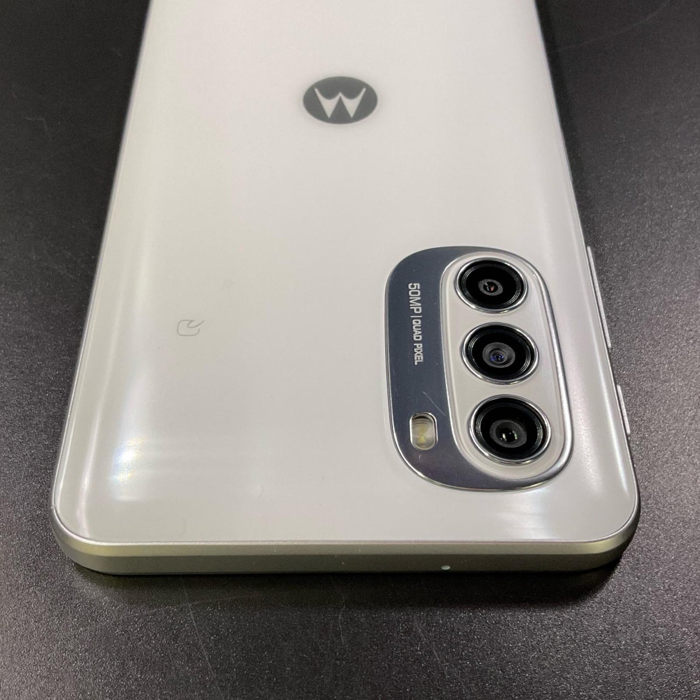 【全額返金保証】【最速発送】Motorola moto g 52j 5G 128GB パールホワイト SIMフリー XT2219-1 動作確認済