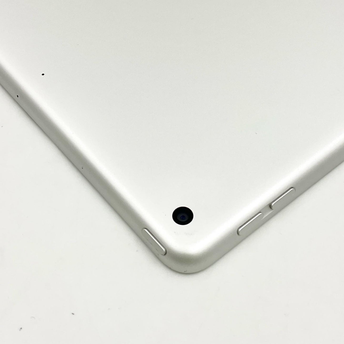【全額返金保証】【最速発送】Apple iPad iPad 10.2インチ 第9世代 64GB シルバー Wi-Fi 美品 動作確認済