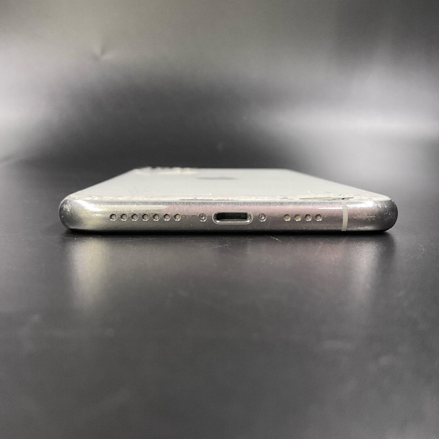 【最速発送】Apple iPhone iPhone 11 Pro Max 64GB シルバー au 白ロム【難有】 92%
