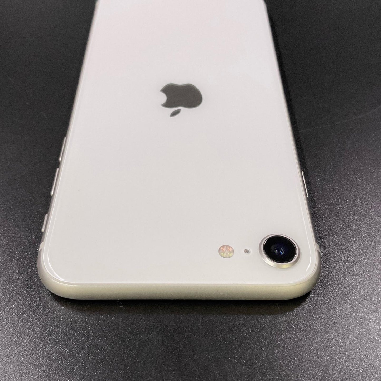 【全額返金保証】【最速発送】Apple iPhone iPhone SE（第3世代） 128GB スターライト au SIMフリー 白ロム 動作確認済 82%