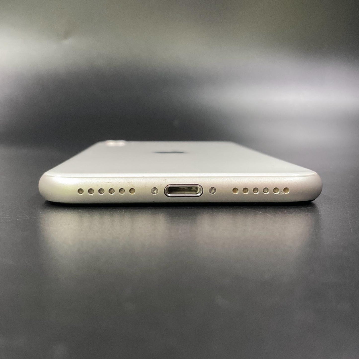 【全額返金保証】【最速発送】Apple iPhone iPhone SE（第3世代） 128GB スターライト au SIMフリー 白ロム 動作確認済 82%