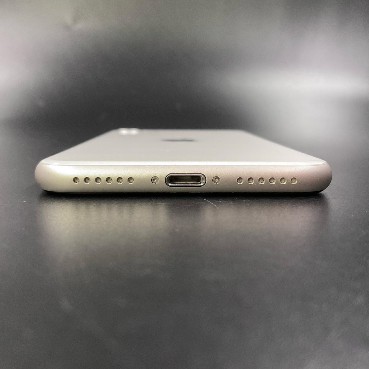 【全額返金保証】【最速発送】Apple iPhone iPhone SE（第3世代） 128GB スターライト Softbank 白ロム 動作確認済 81%