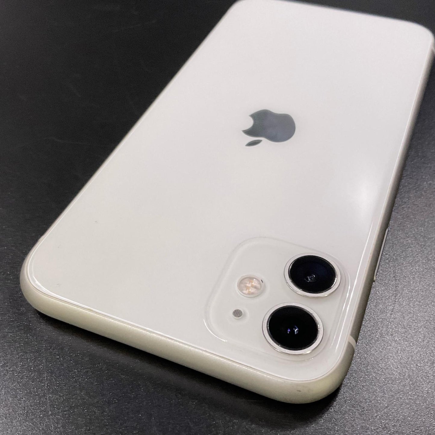 【全額返金保証】【最速発送】Apple iPhone iPhone 11 64GB ホワイト SIMフリー 白ロム 動作確認済 77%