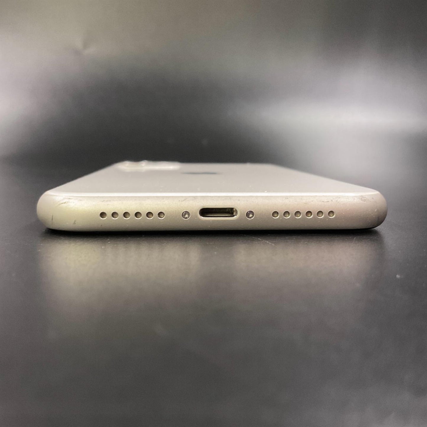 【全額返金保証】【最速発送】Apple iPhone iPhone 11 64GB ホワイト SIMフリー 白ロム 動作確認済 77%