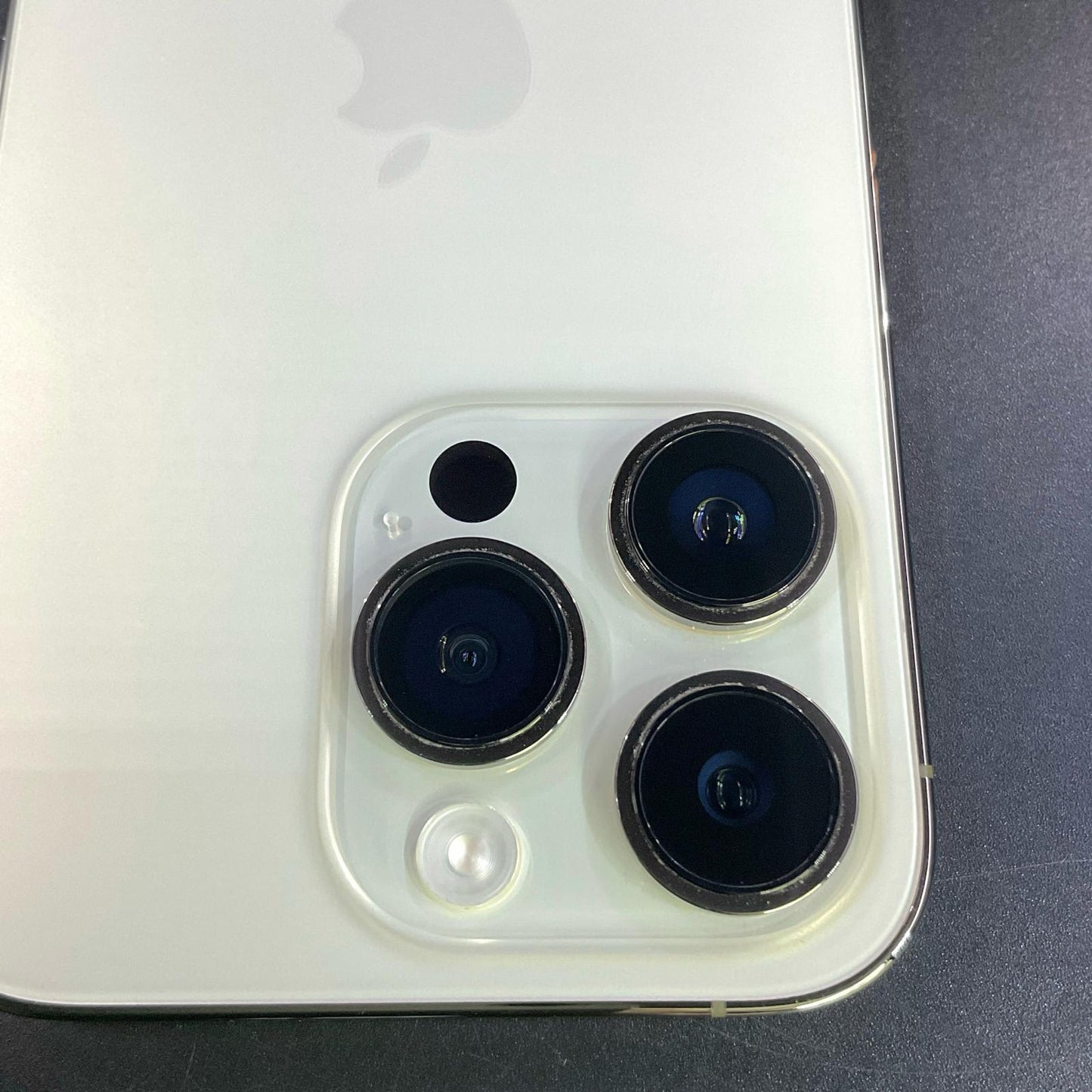 【全額返金保証】【最速発送】Apple iPhone iPhone 14 Pro 256GB ゴールド docomo SIMフリー 白ロム 動作確認済 83%