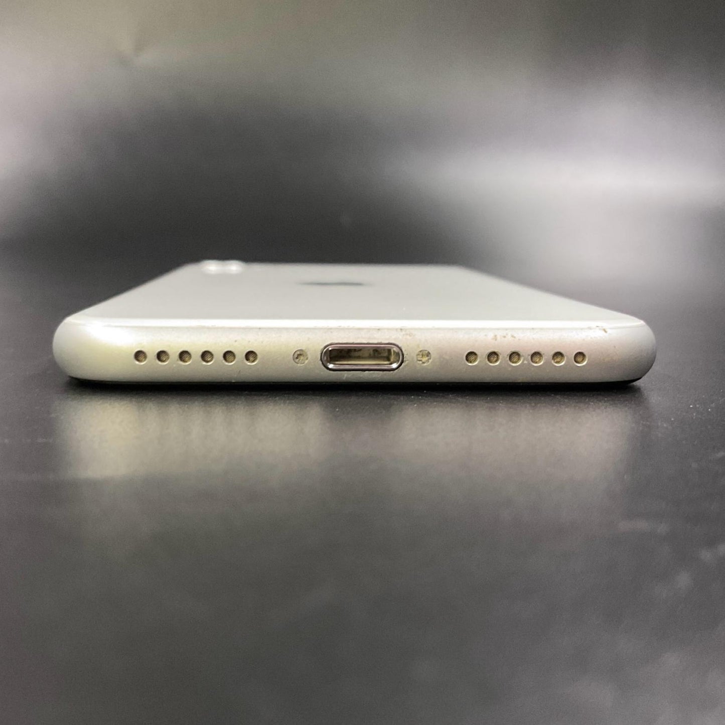 【全額返金保証】【最速発送】Apple iPhone iPhone SE（第2世代） 64GB ホワイト SIMフリー 白ロム 動作確認済 85%