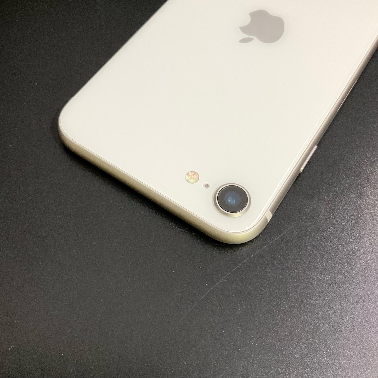【全額返金保証】【最速発送】Apple iPhone iPhone SE（第3世代） 128GB ホワイト docomo 白ロム 動作確認済 78%