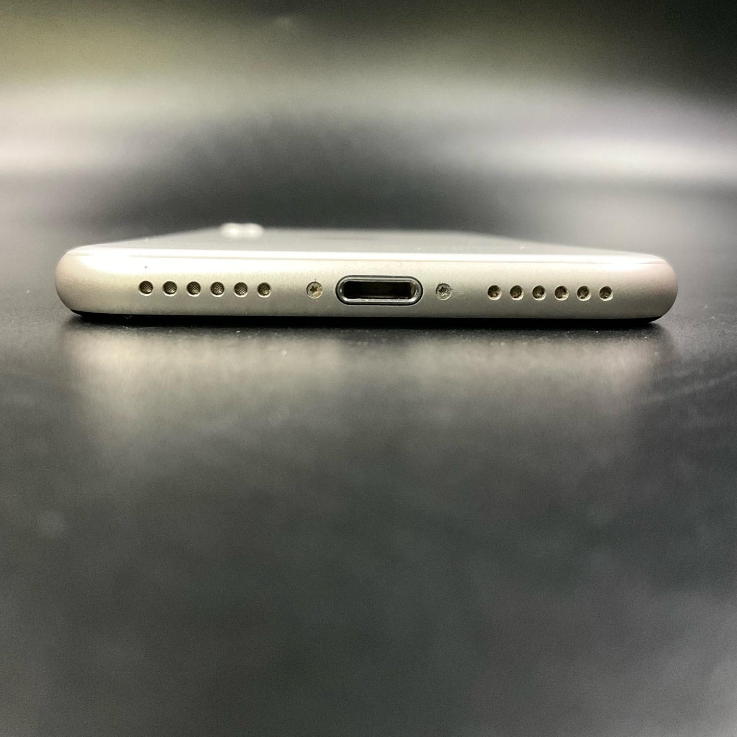 【全額返金保証】【最速発送】Apple iPhone iPhone SE（第3世代） 128GB ホワイト docomo 白ロム 動作確認済 78%