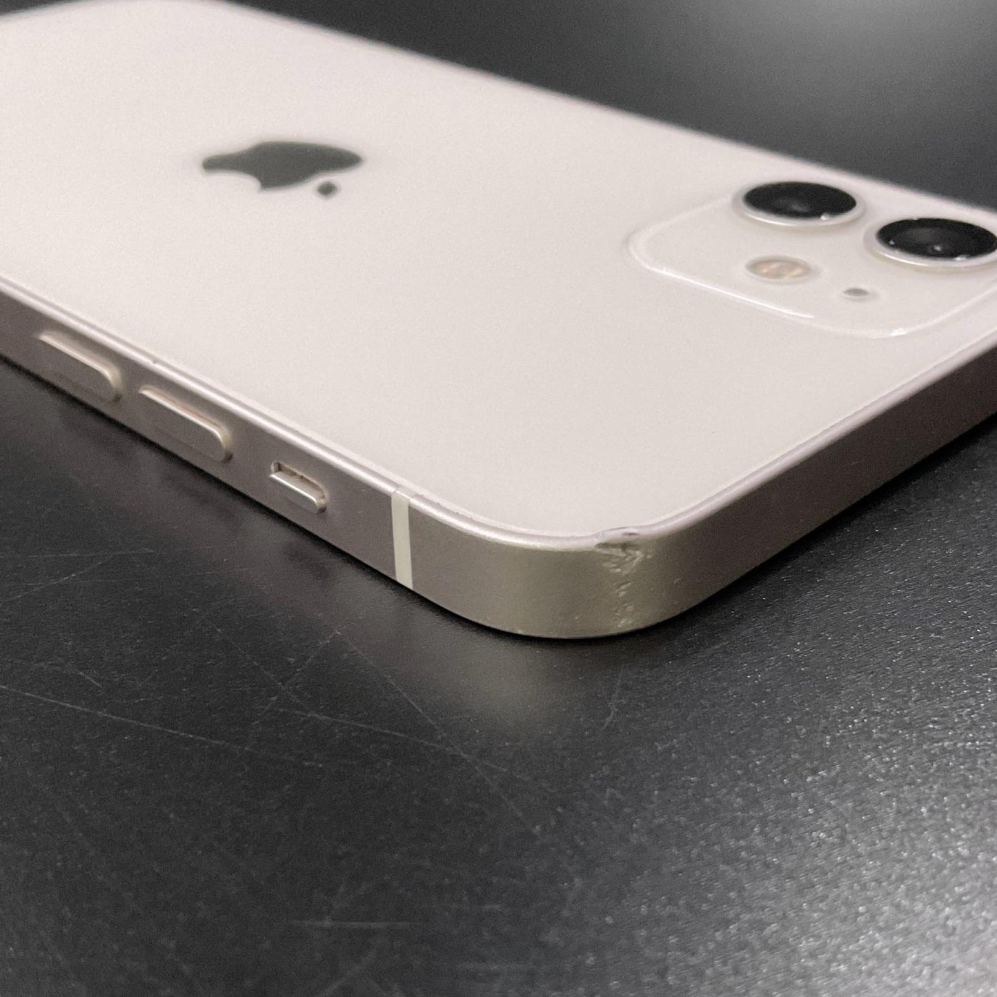 【全額返金保証】【最速発送】Apple iPhone iPhone 12 64GB ホワイト docomo 白ロム 動作確認済 79%