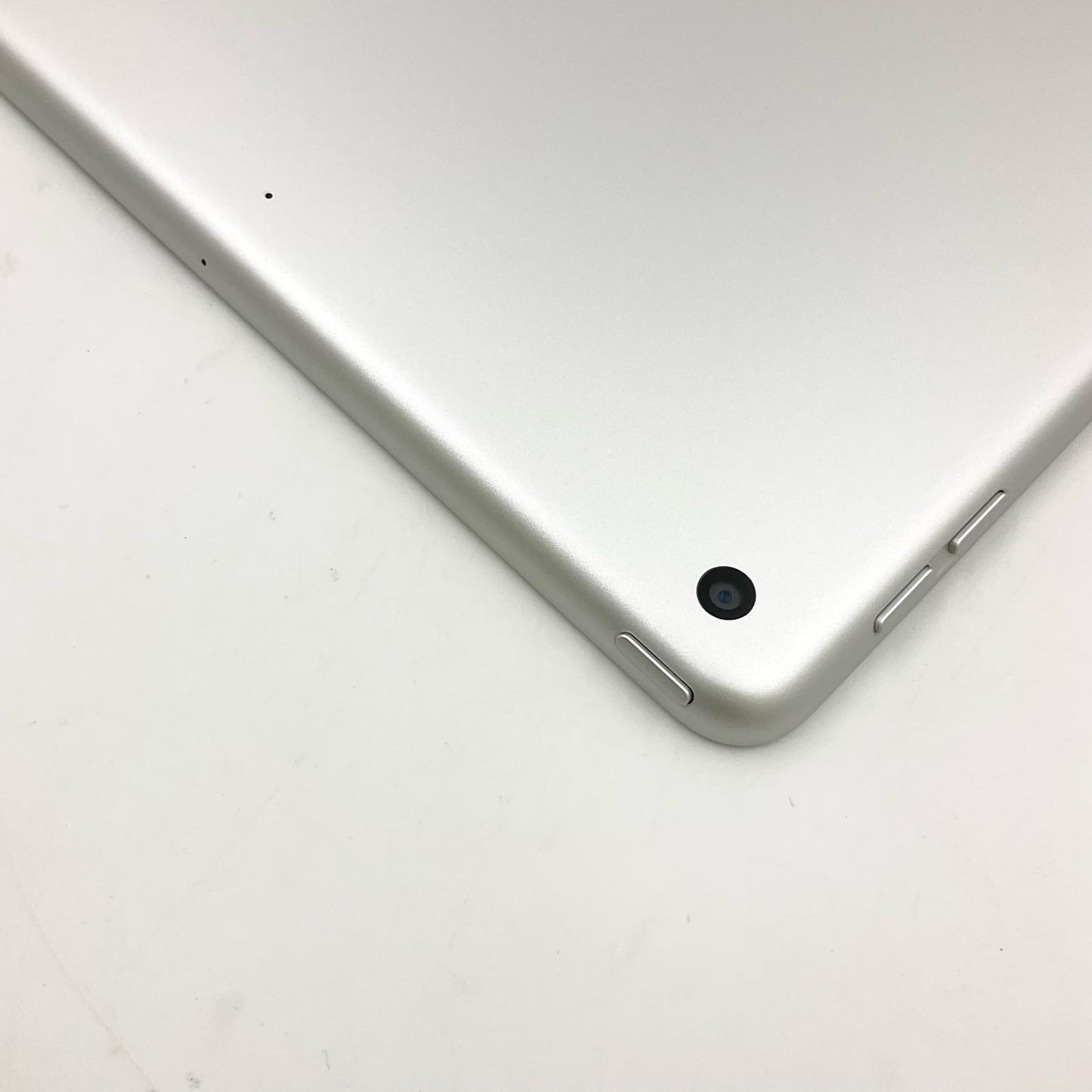 【全額返金保証】【最速発送】Apple iPad iPad 10.2インチ 第9世代 64GB シルバー Wi-Fi 美品 動作確認済