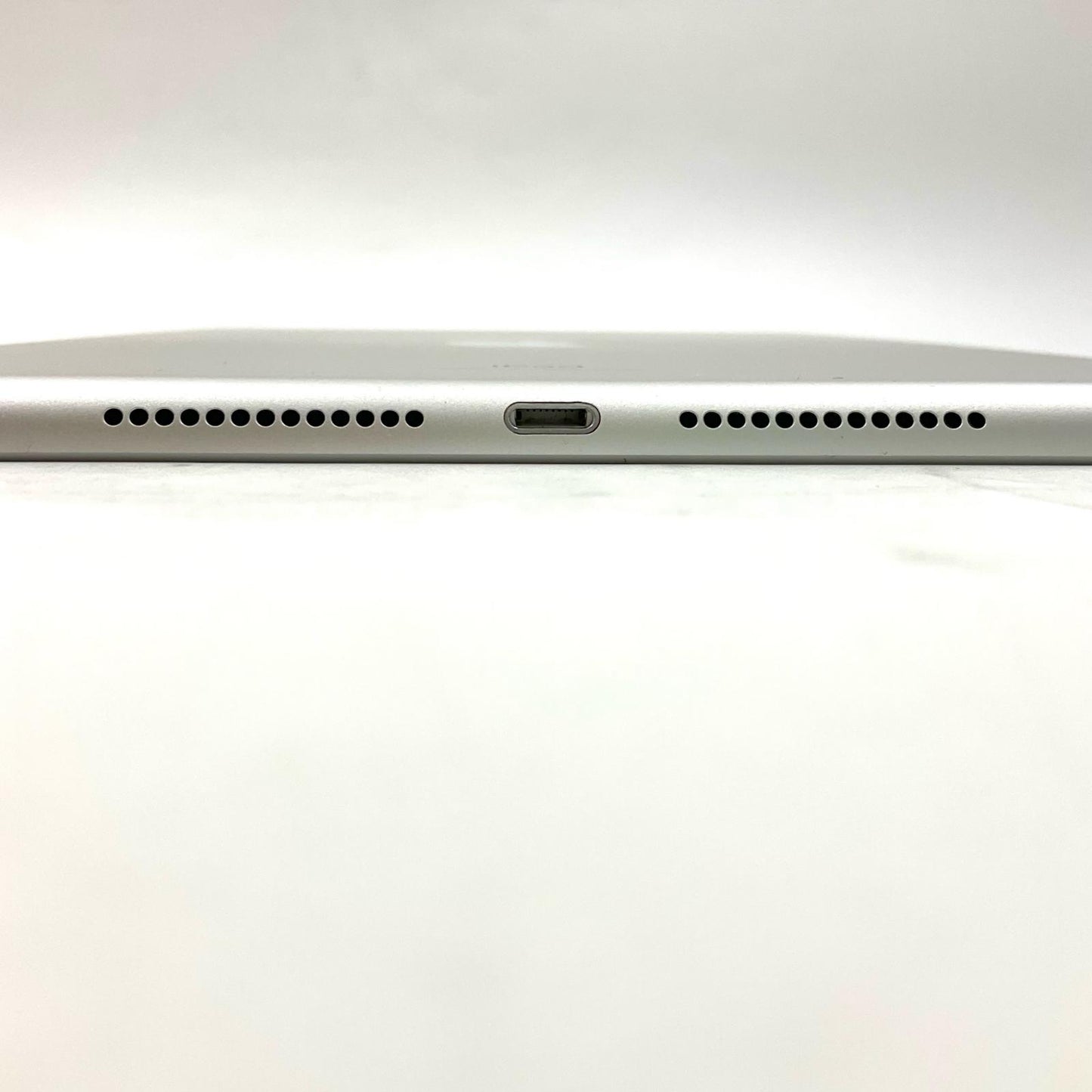【全額返金保証】【最速発送】Apple iPad iPad 10.2インチ 第9世代 64GB シルバー Wi-Fi 美品 動作確認済