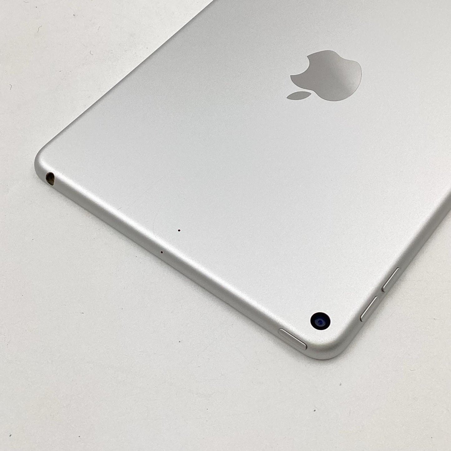 【全額返金保証】【最速発送】Apple iPad mini 7.9インチ 第5世代 64GB シルバー Wi-Fi 動作確認済