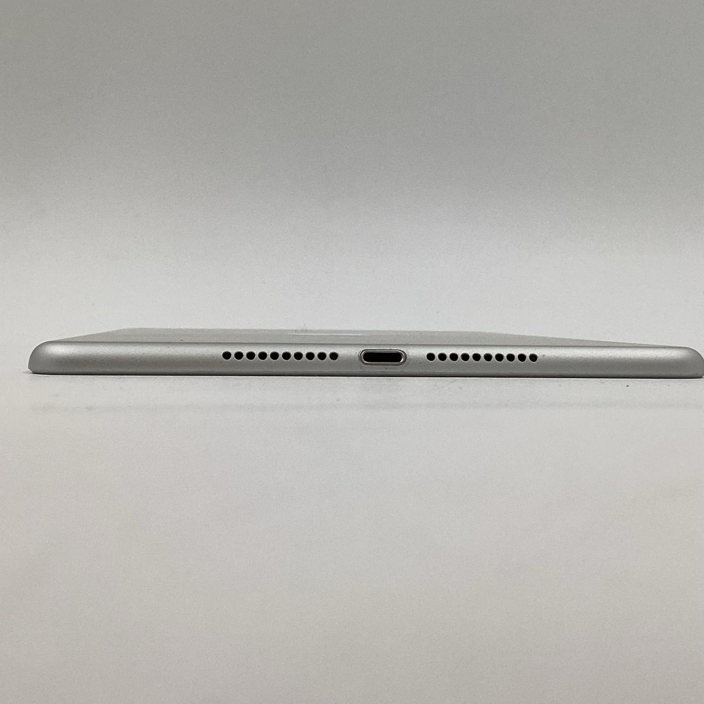 【全額返金保証】【最速発送】Apple iPad mini 7.9インチ 第5世代 64GB シルバー Wi-Fi 動作確認済
