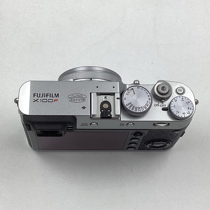 【全額返金保証】【最速発送】FUJIFILM コンパクトデジタルカメラ X100F [シルバー] 美品 動作確認済