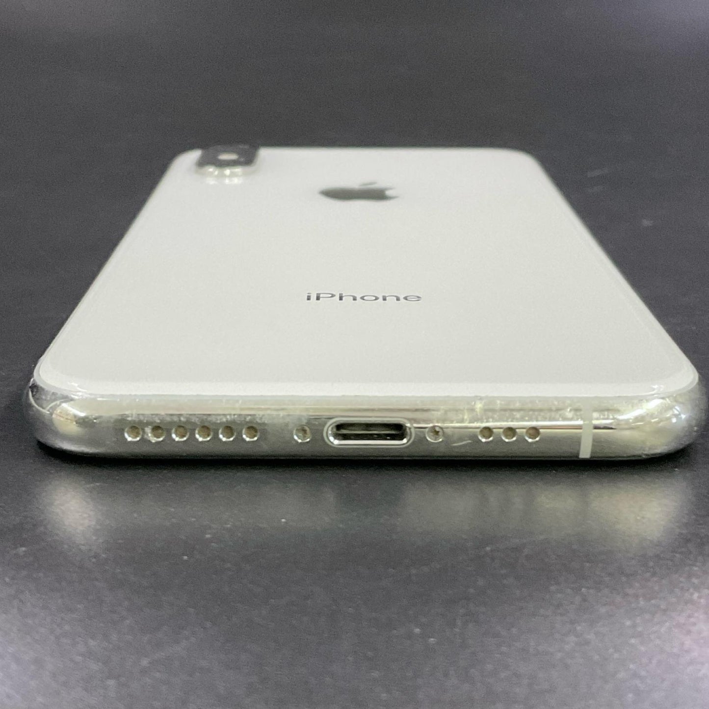 【全額返金保証】【最速発送】Apple iPhone iPhone XS 64GB シルバー docomo SIMフリー 白ロム 動作確認済 71%