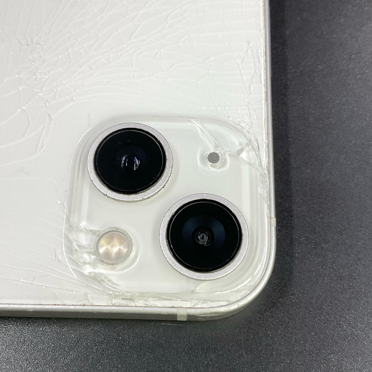 【最速発送】Apple iPhone iPhone 13 128GB スターライト au【難有】 83%