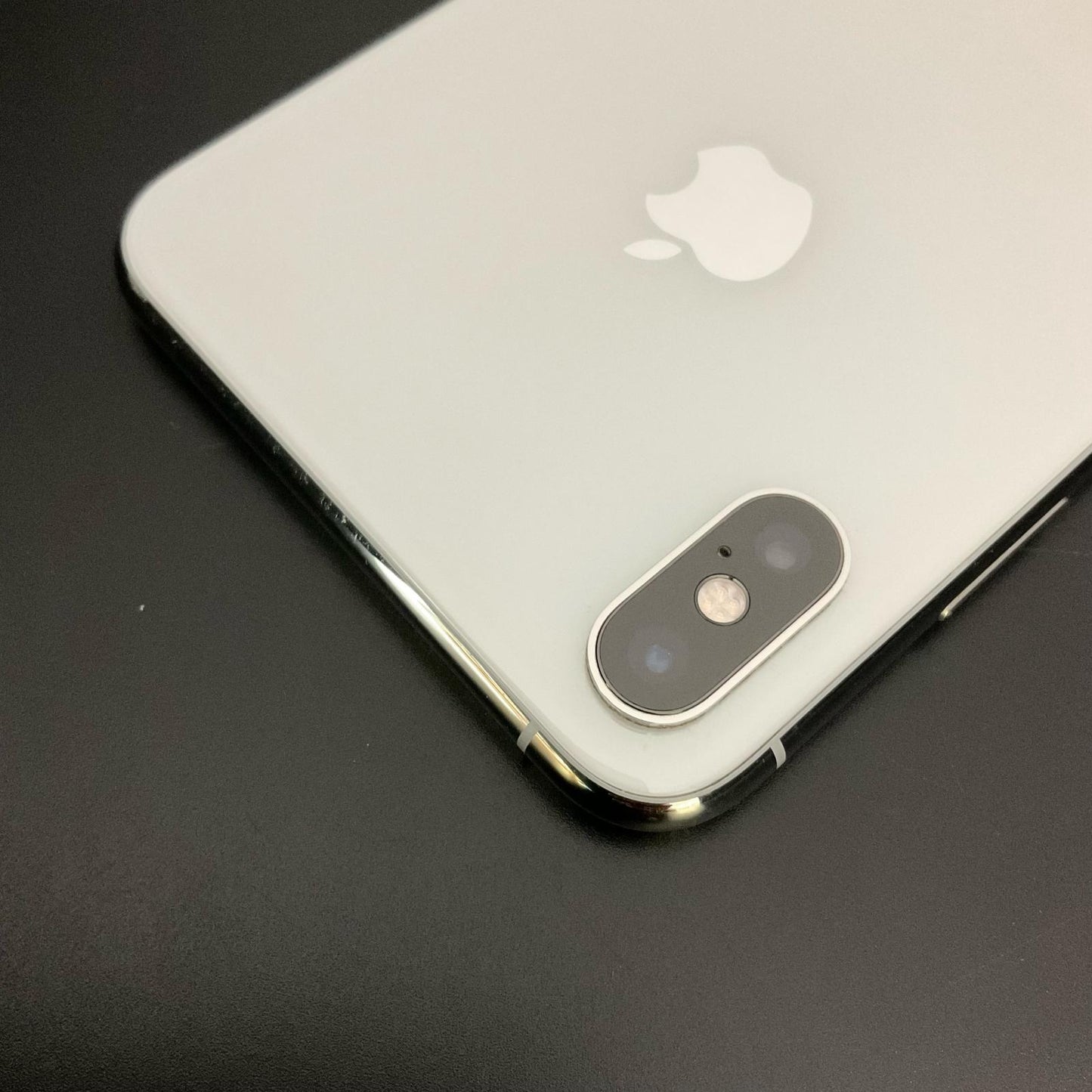 【全額返金保証】【最速発送】Apple iPhone iPhone XS 256GB シルバー docomo 白ロム 動作確認済 85%