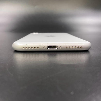 【全額返金保証】【最速発送】Apple iPhone iPhone SE（第2世代） 64GB ホワイト docomo 白ロム 動作確認済 78%