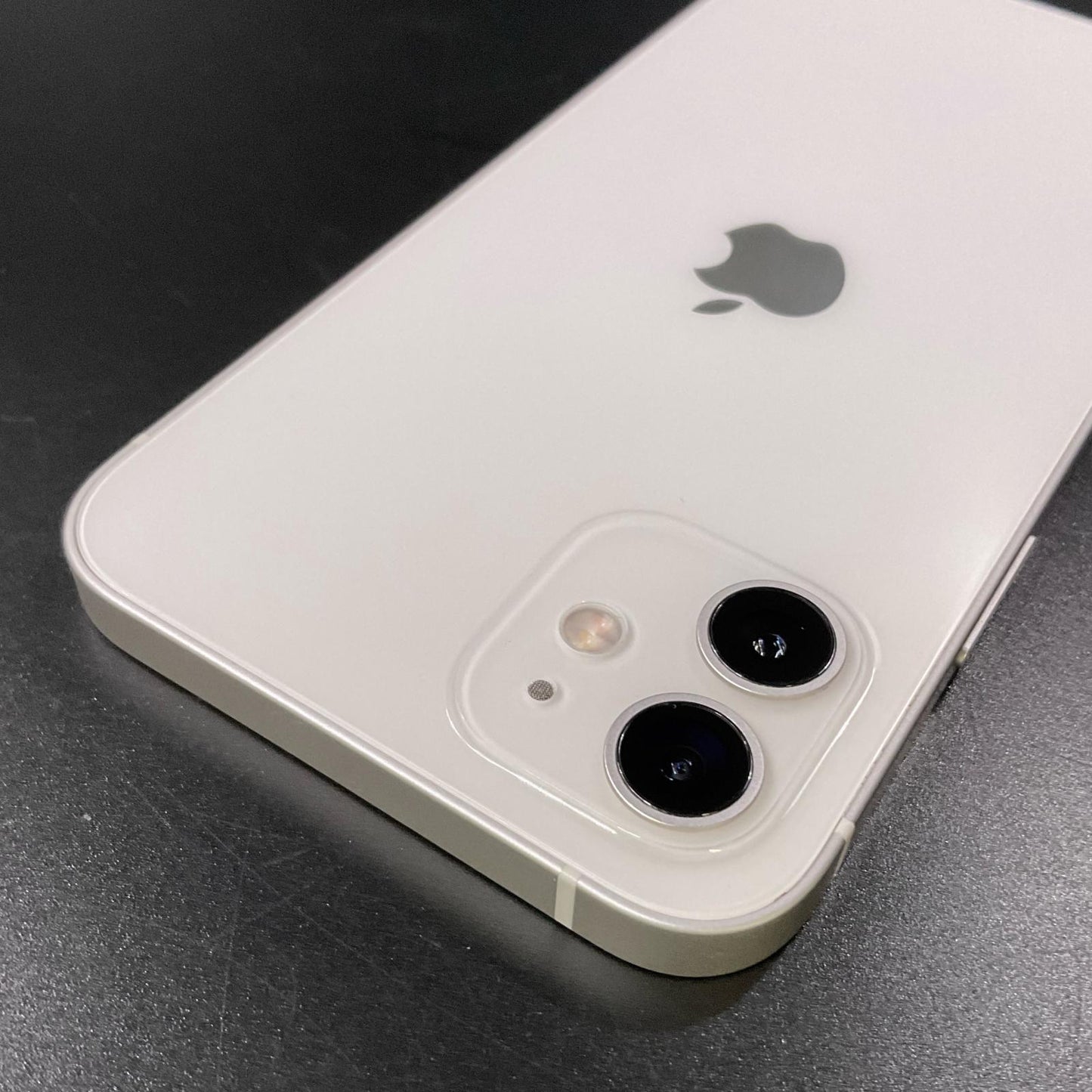 【全額返金保証】【最速発送】Apple iPhone iPhone 12 64GB ホワイト docomo 白ロム 美品 動作確認済 85%