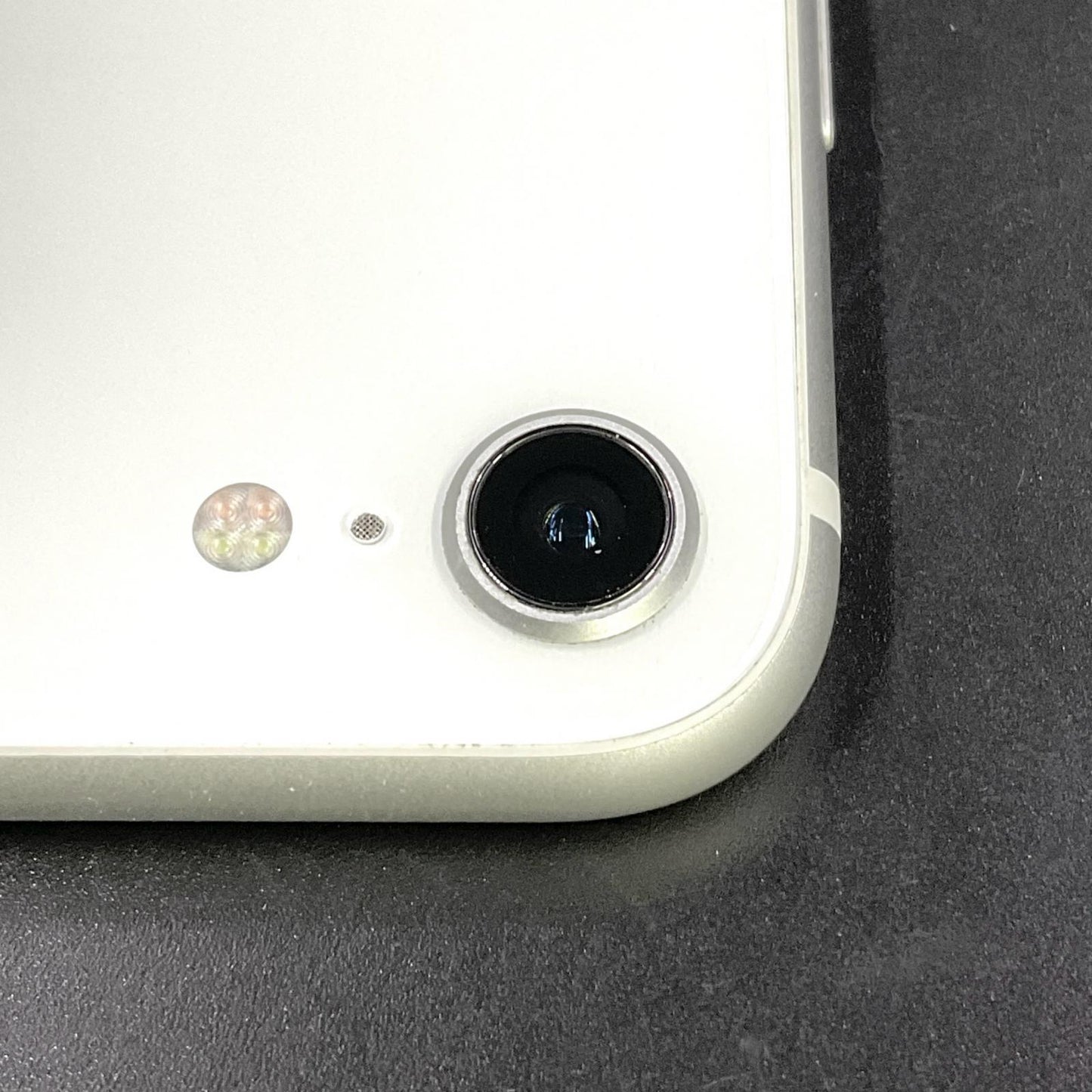 【全額返金保証】【最速発送】Apple iPhone iPhone SE（第2世代） 64GB ホワイト Softbank 白ロム 動作確認済 78%