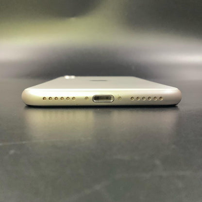 【全額返金保証】【最速発送】Apple iPhone iPhone SE（第3世代） 64GB スターライト au 動作確認済 77%