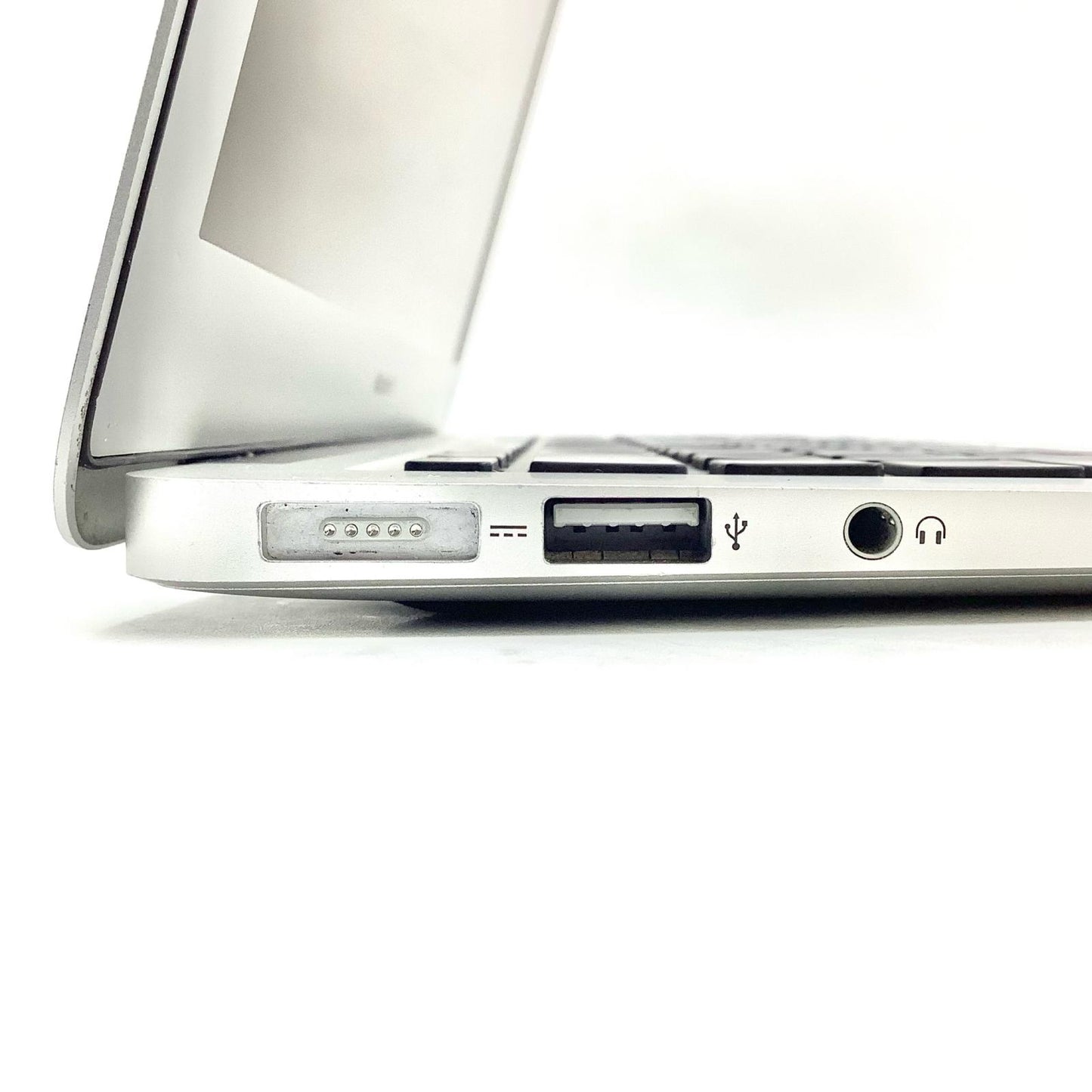 【最速発送】Apple MacBook Air 13インチ 2015 Intel Core i5 4GB SSD 256GB シルバー 60.4%【難有】
