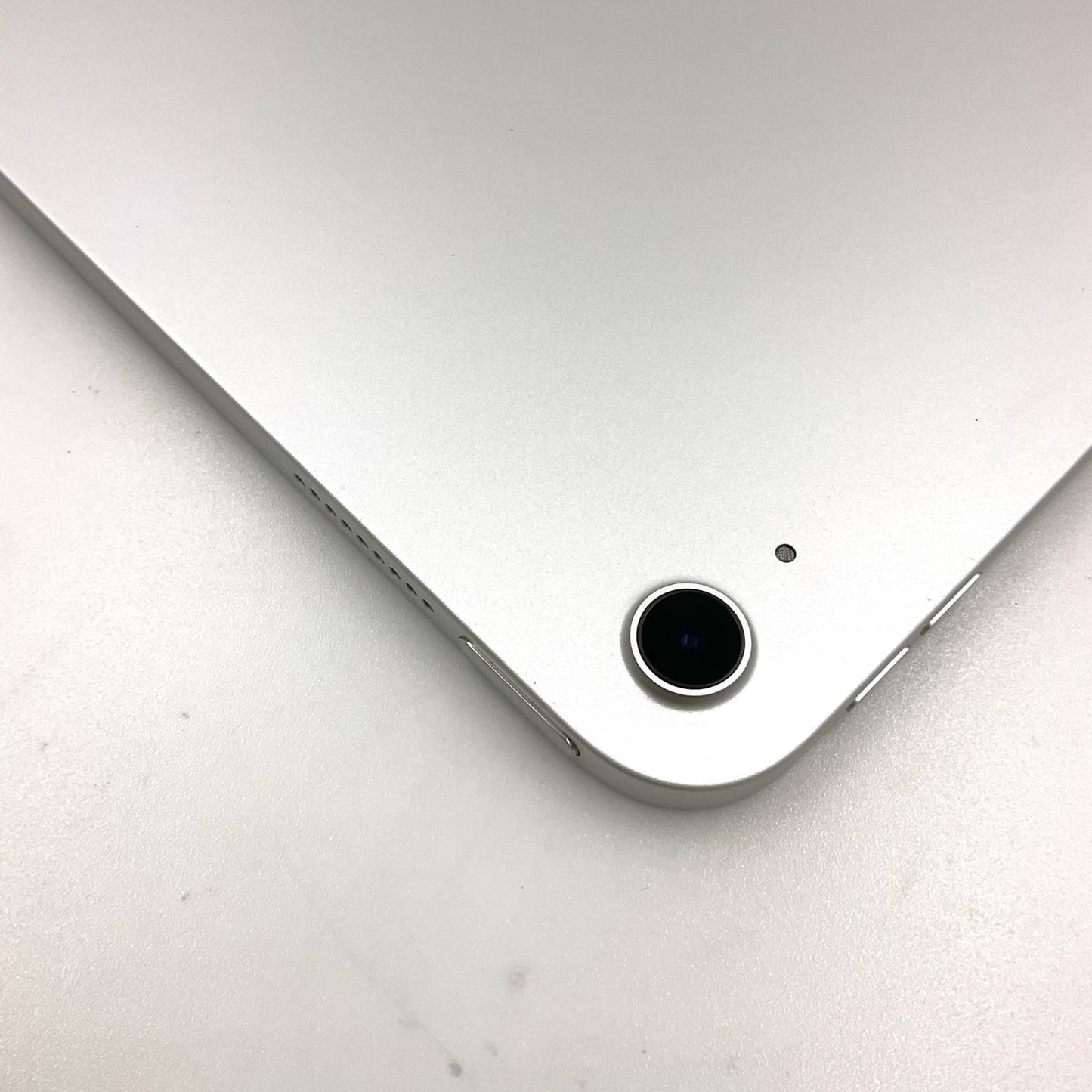 【全額返金保証】【最速発送】Apple iPad iPad 第10世代 64GB シルバー Wi-Fi 美品 動作確認済