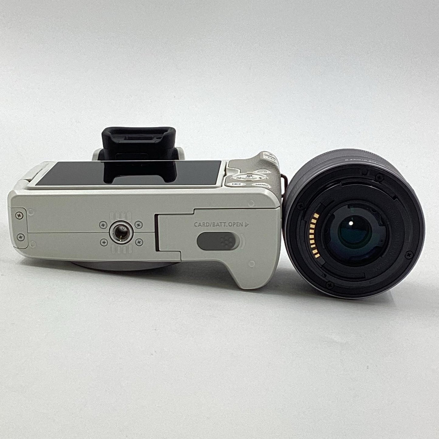 【全額返金保証】【最速発送】Canon デジタル一眼 EOS Kiss M2 EF-M15-45 IS STM レンズキット ホワイト 美品 動作確認済