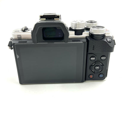 【全額返金保証】【最速発送】OLYMPUS デジタル一眼 OM-D E-M10 Mark II シルバー 動作確認済