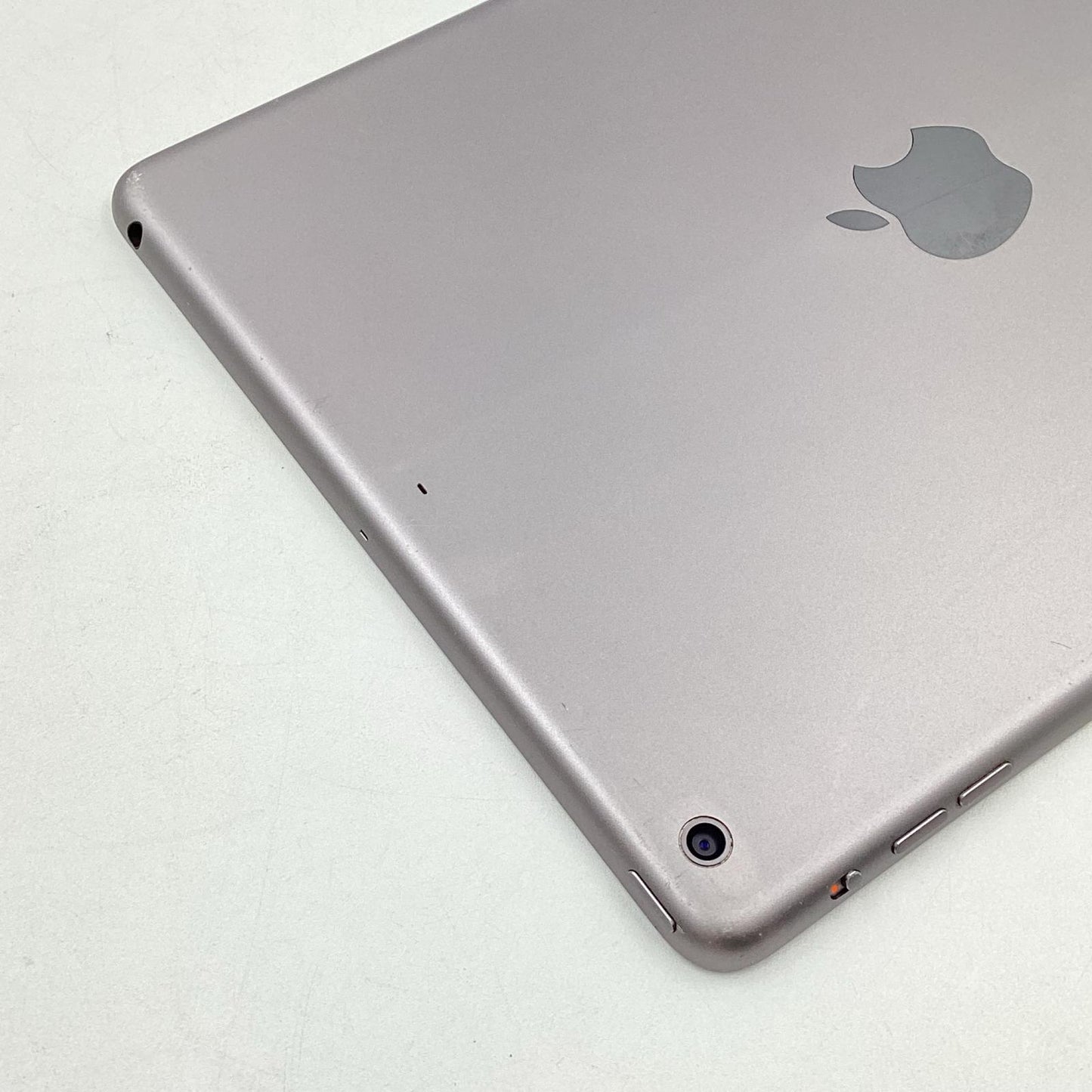 【全額返金保証】【最速発送】Apple iPad iPad Air 9.7インチ 16GB スペースグレイ Wi-Fi 動作確認済