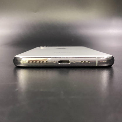 【全額返金保証】【最速発送】Apple iPhone iPhone XR 256GB シルバー docomo 白ロム 動作確認済 81%