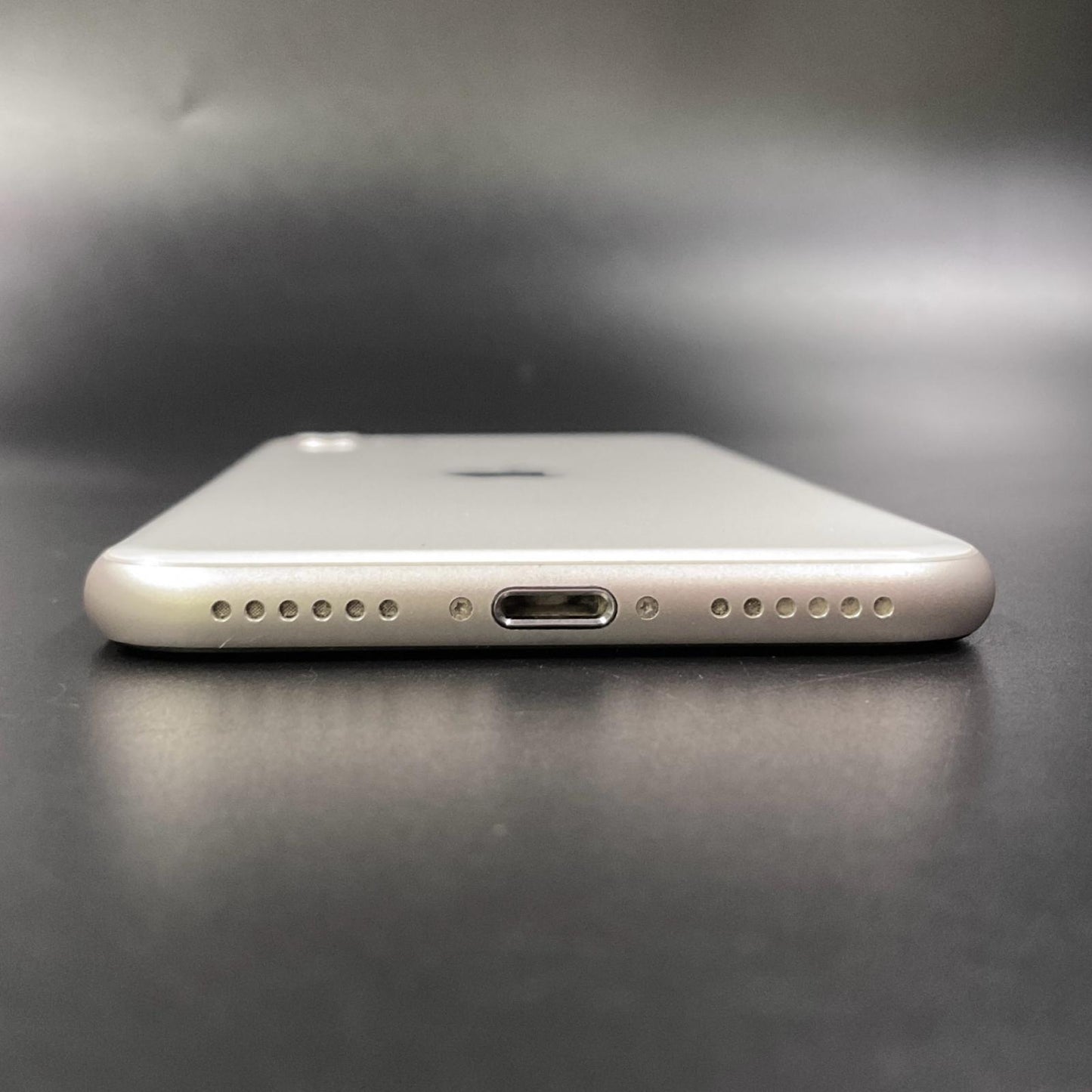 【全額返金保証】【最速発送】Apple iPhone iPhone SE（第3世代） 128GB スターライト Softbank 動作確認済 77%