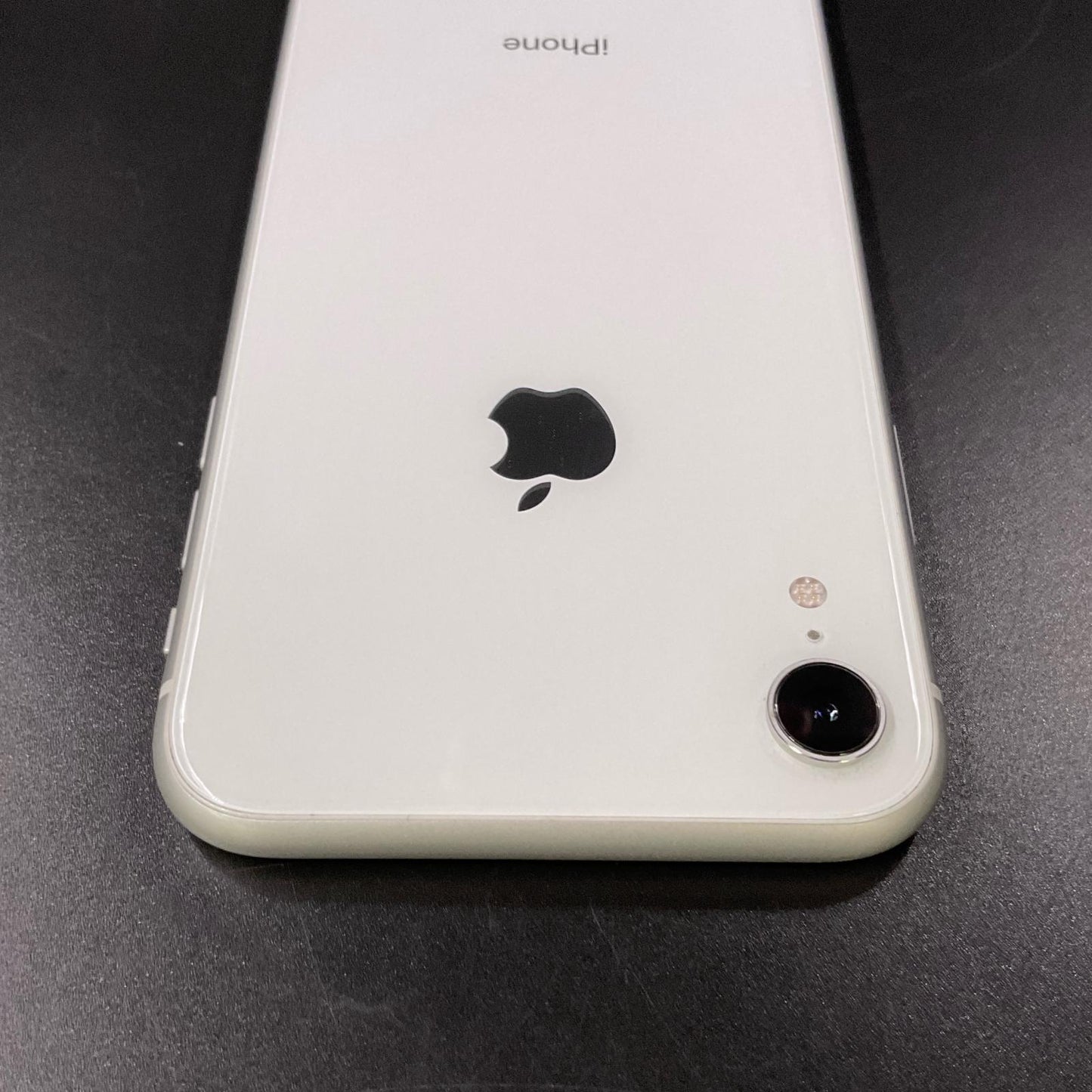 【全額返金保証】【最速発送】Apple iPhone iPhone XR 128GB ホワイト au 白ロム 動作確認済 76%