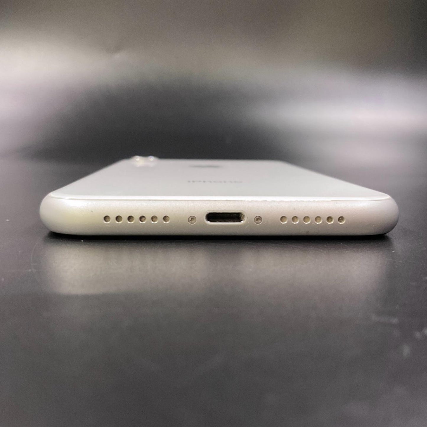 【全額返金保証】【最速発送】Apple iPhone iPhone XR 128GB ホワイト au 白ロム 動作確認済 76%