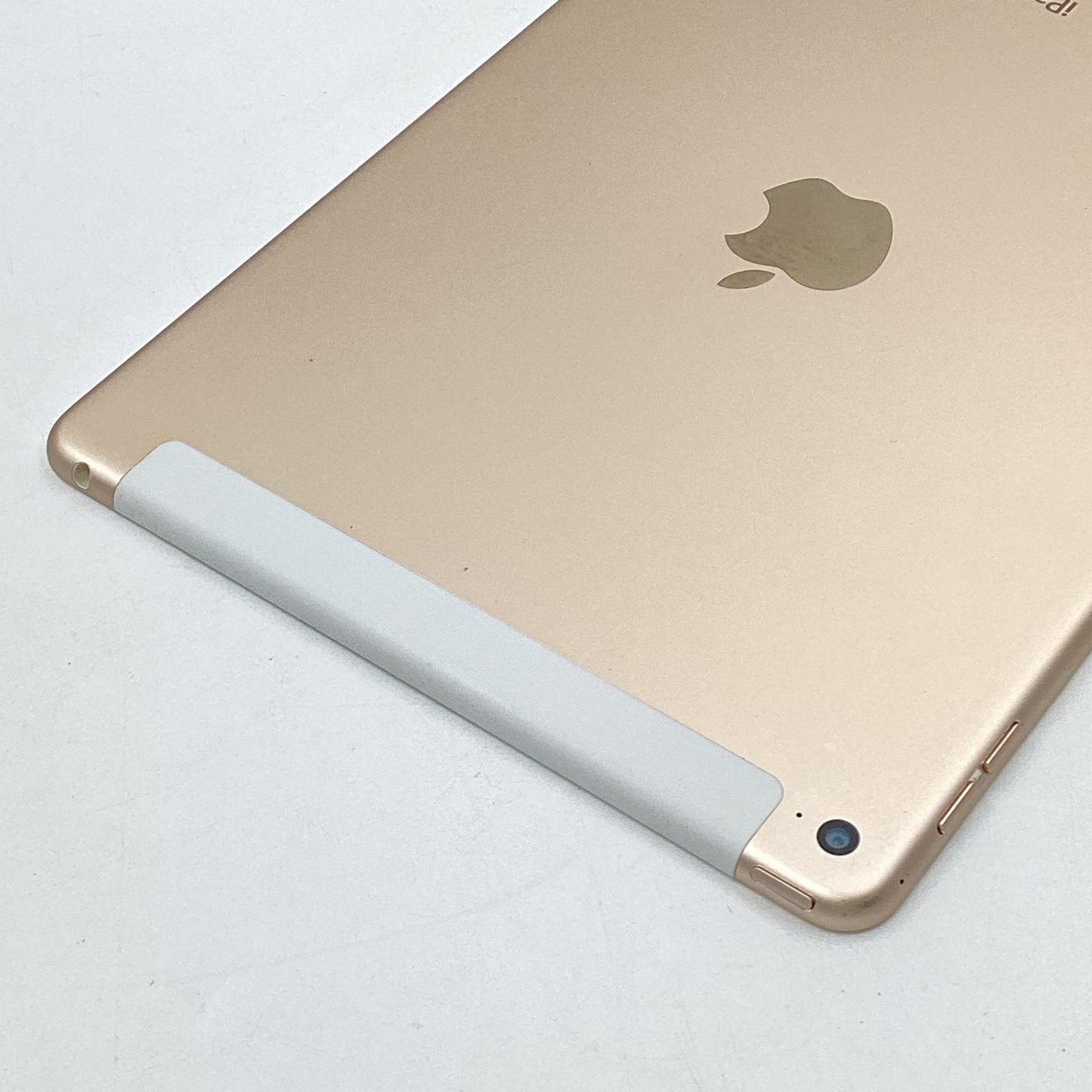 【全額返金保証】【最速発送】Apple iPhone Air 2 16GB ゴールド docomo 白ロム 動作確認済 82%