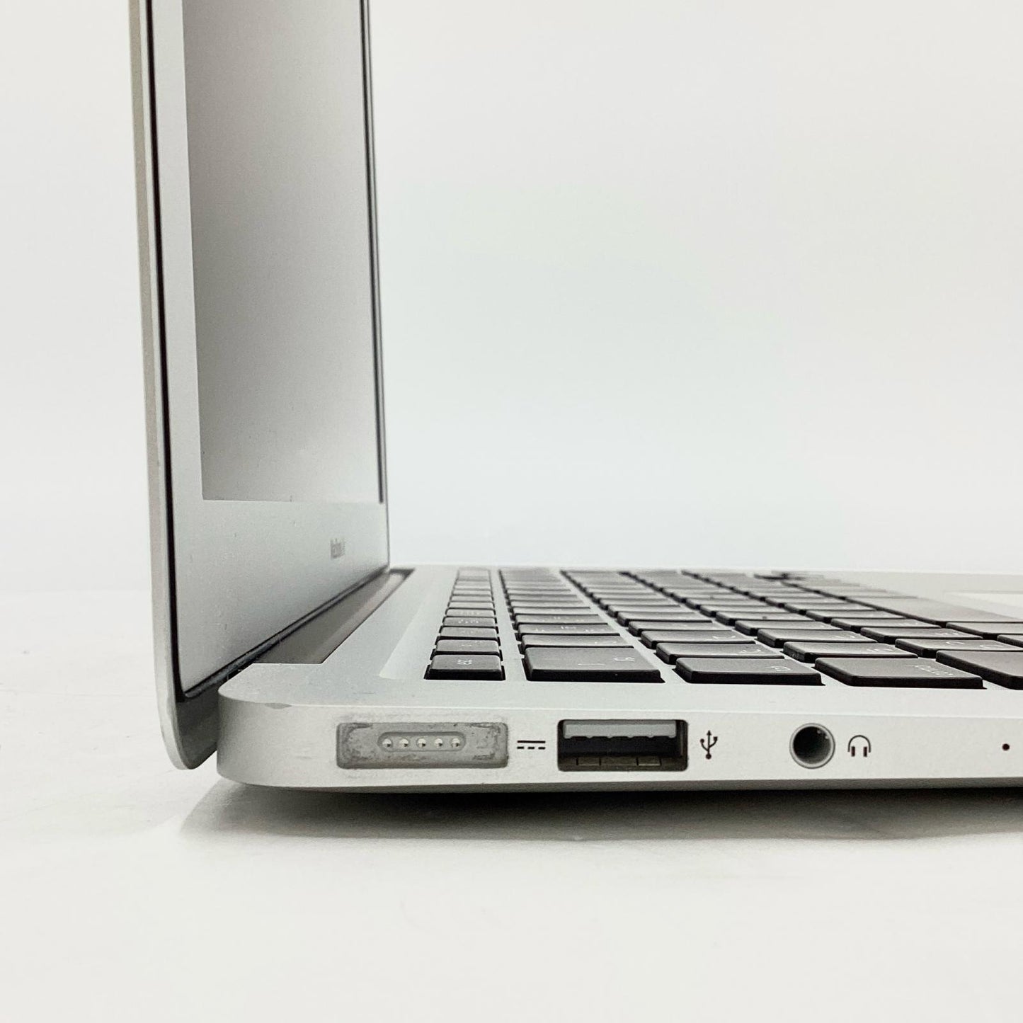 【全額返金保証】【最速発送】Apple MacBook Air 13インチ 2014 Intel Core i5 4GB SSD 128GB シルバー 87.9% 動作確認済