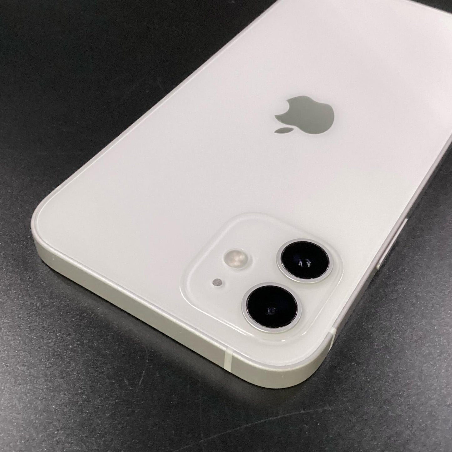 【全額返金保証】【最速発送】Apple iPhone iPhone 12 64GB ホワイト 楽天モバイル 白ロム 美品 動作確認済 86%